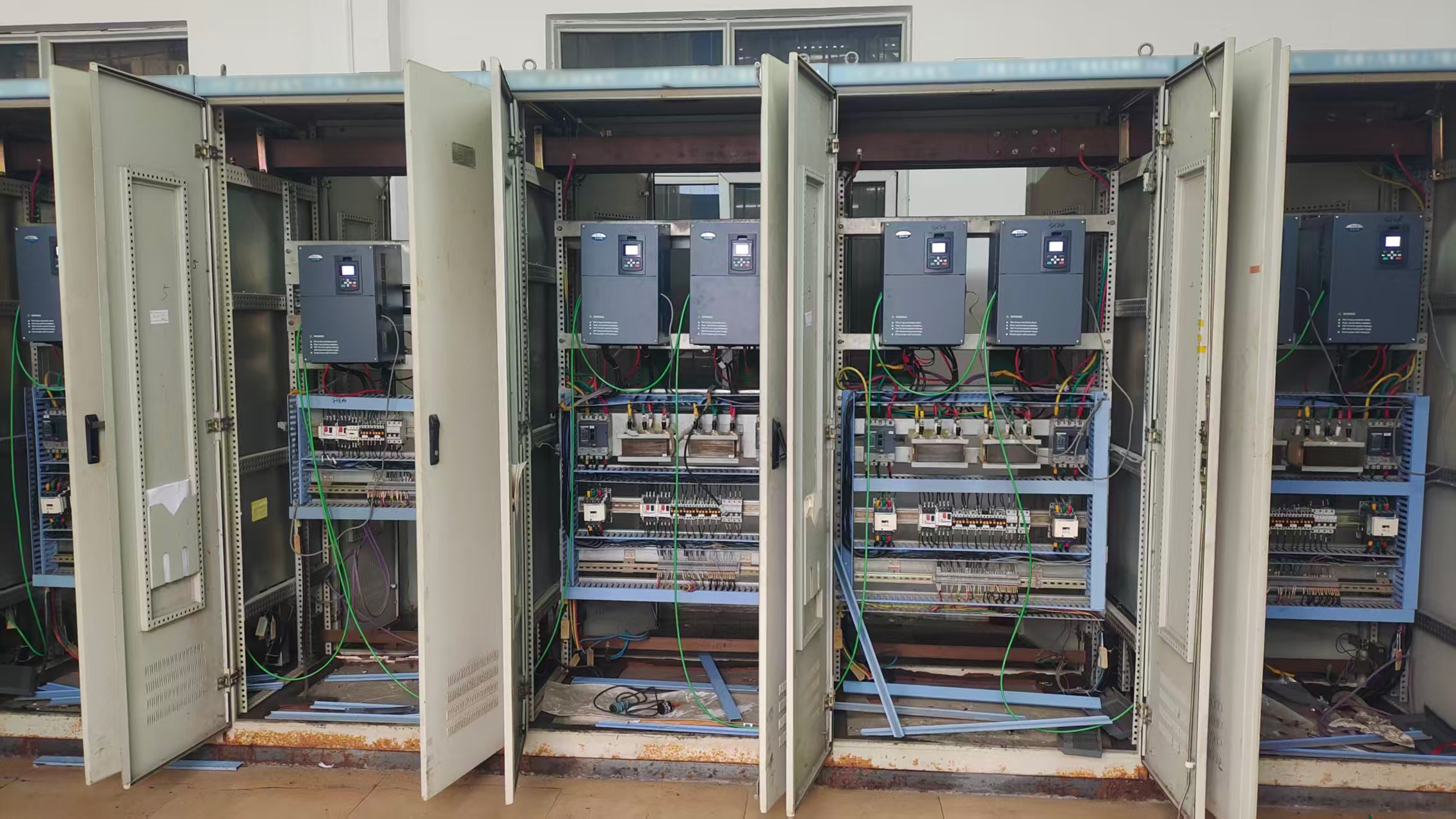 蓝海华腾V9-H系列变频器:助力钢厂1250冷弯机组生产线“焕新升级”! 蓝海华腾V9-H系列变频器:助力钢厂1250冷弯机组生产线“焕新升级”!